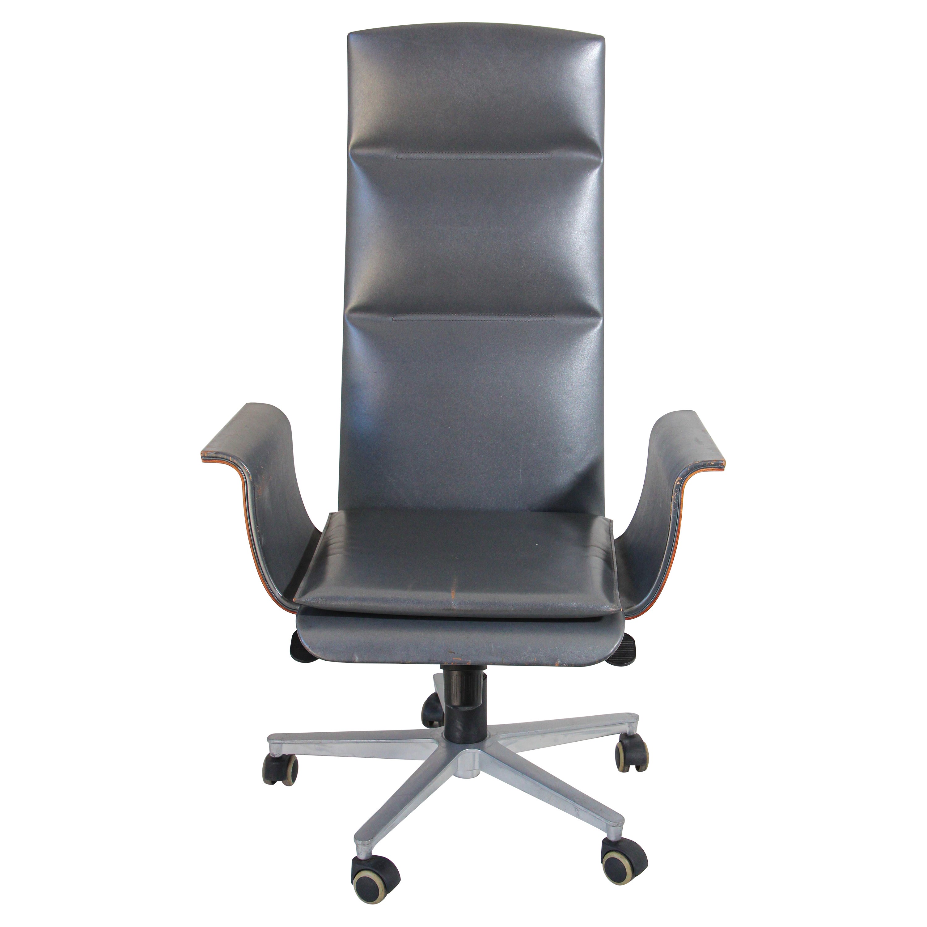 Mariani Wing Executive Office Chair by Luca Scacchetti Italy For Sale