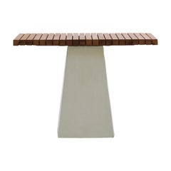 Gervasoni Grande table Inout 35 avec plateau en ardoise de teck naturel et base en céramique blanche