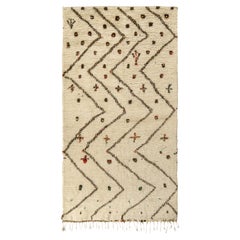 Alter marokkanischer Berberteppich in Beige mit braunen Chevrons, von Rug & Kilim