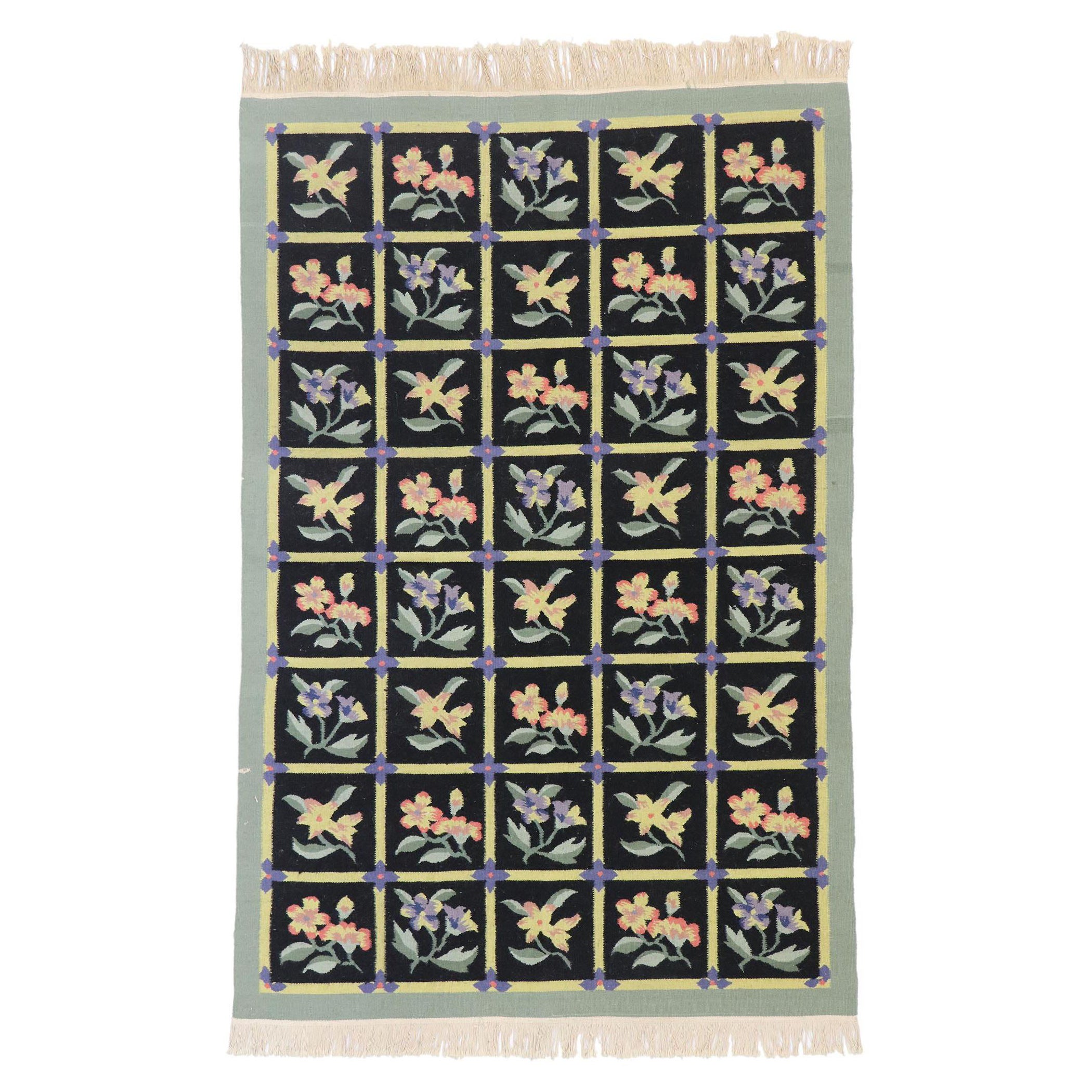 Chinesischer geblümter Kelim-Teppich im englischen Landhausstil, Vintage