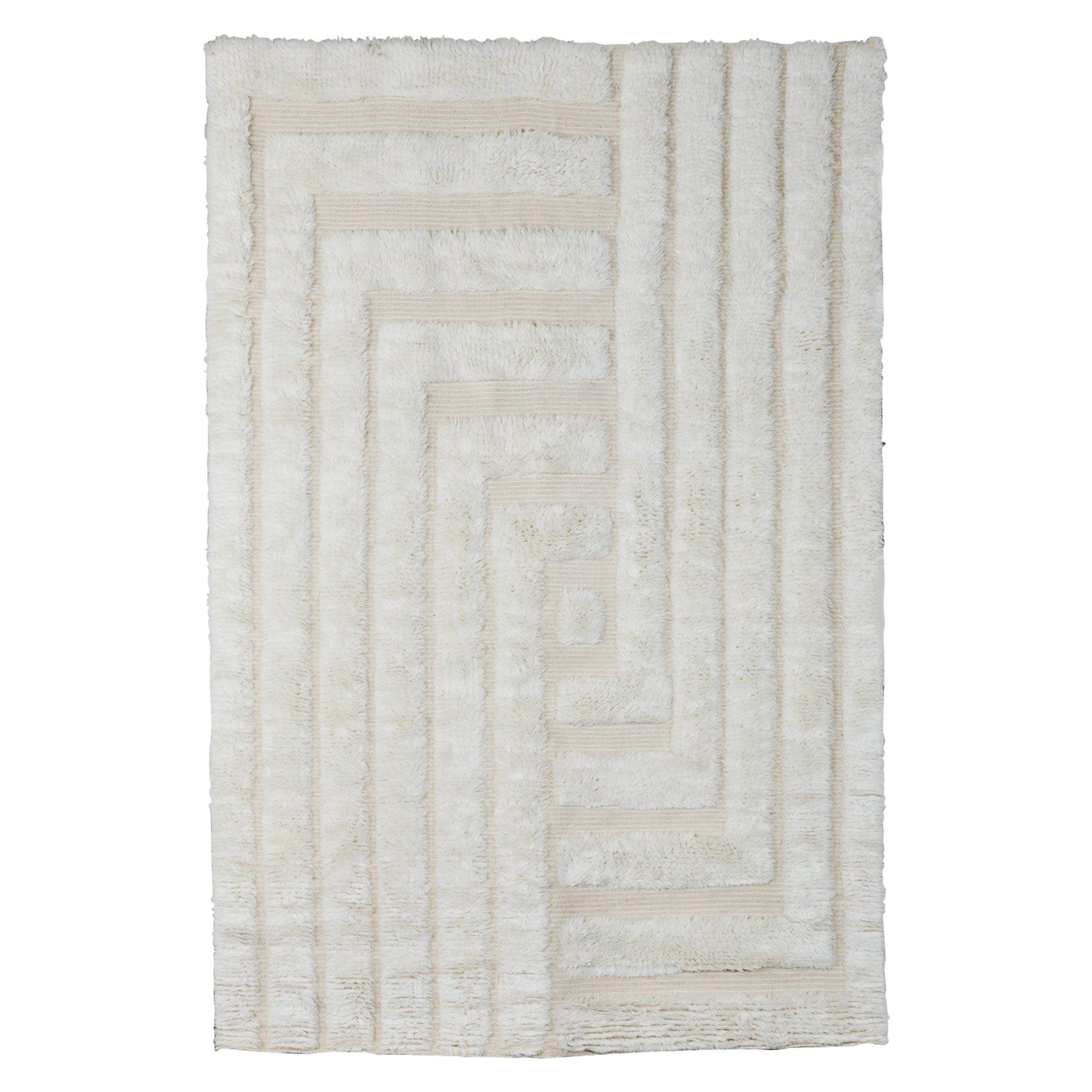 Handwoven Shaggy Labyrinth Wool Rug White Small For Sale