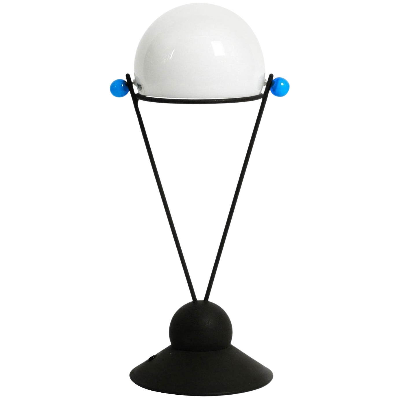Lampada da tavolo italiana degli anni '80 di VeArt con paralume in vetro di Murano in Post Design