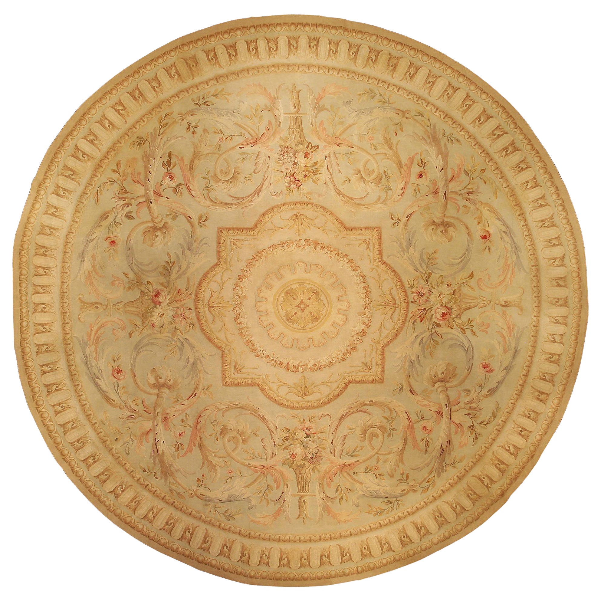 19th Century Aubusson Round Handmade Wool Rug For Sale