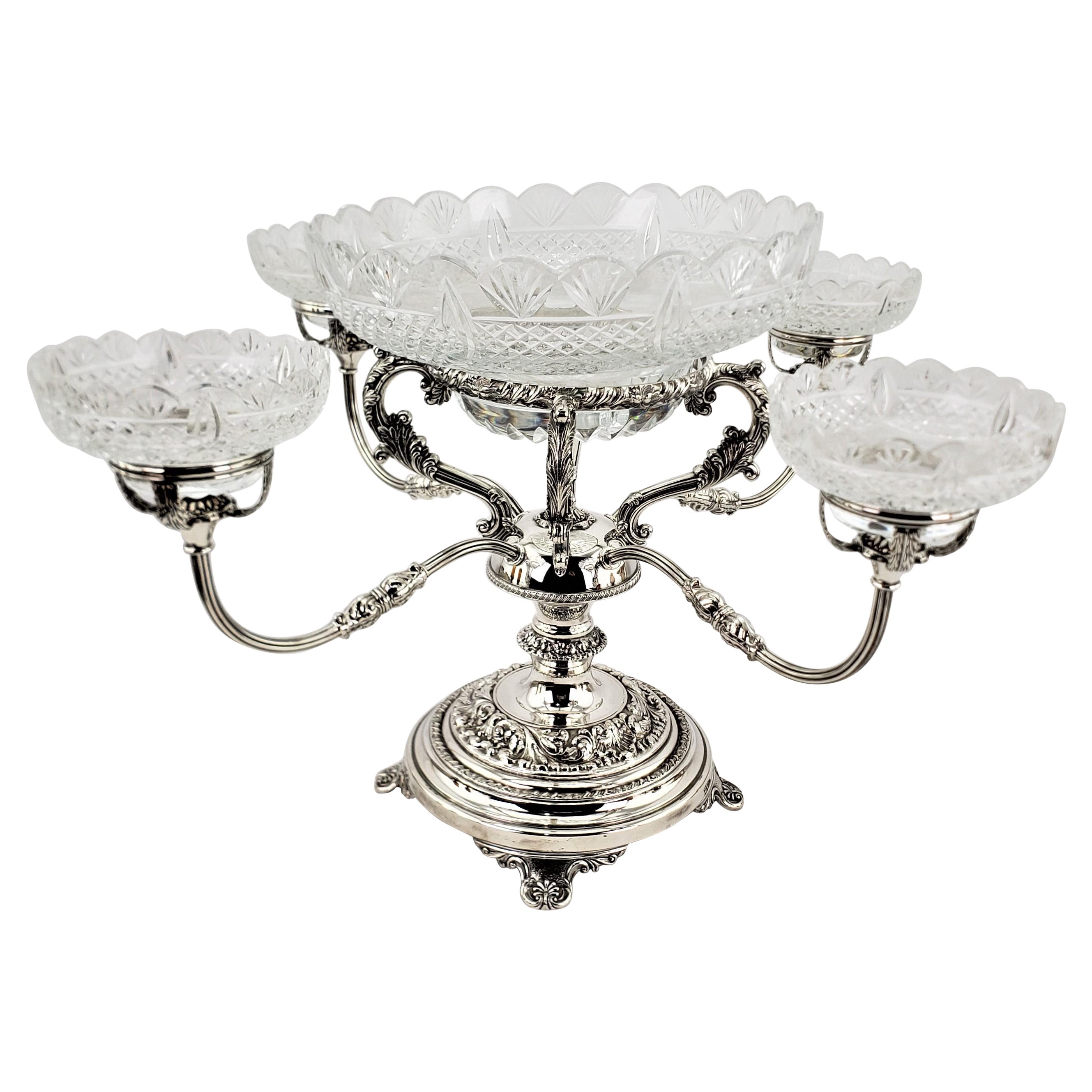 Gran Centro de Mesa Antiguo Convertible de Cuatro Brazos con Plato de Plata y Cuencos de Cristal Tallado