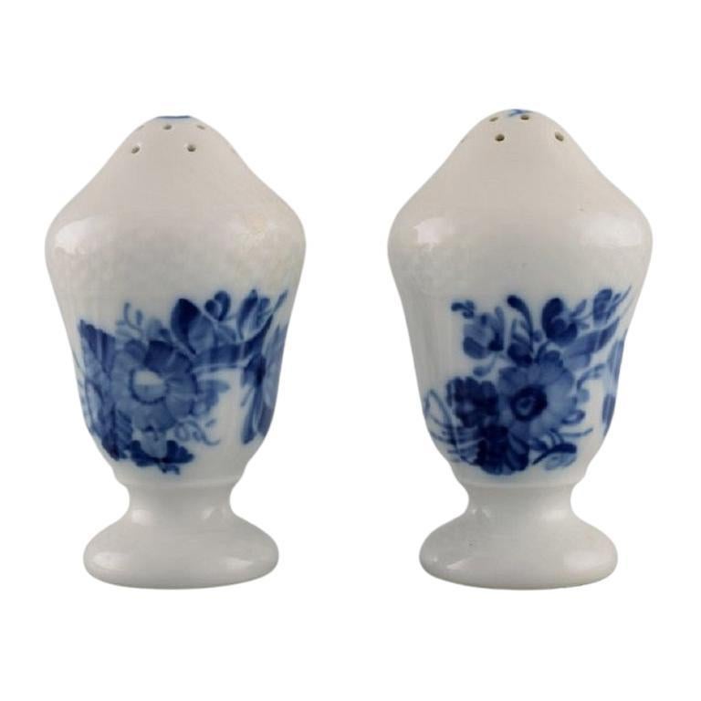5.6x5.6x9.4 cm Porcelain KIKKERLAND Salt and Pepper Shakers Ming Vase Blue & White 