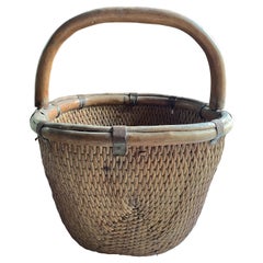 Chinese Willow Reed Grain Basket with Handle, Mid-20th Century