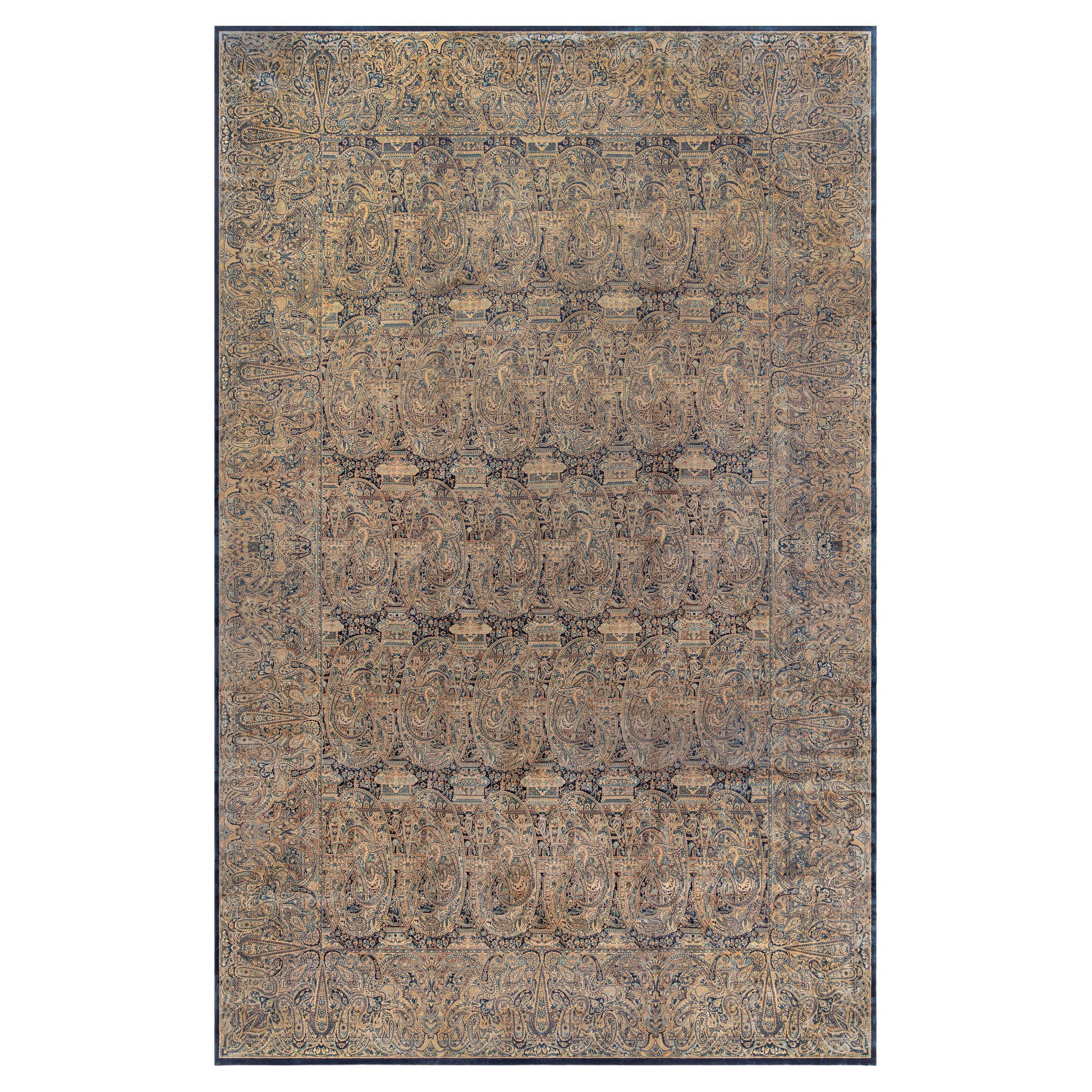 Antiker persischer Kirman-Blumenteppich aus handgefertigter Wolle