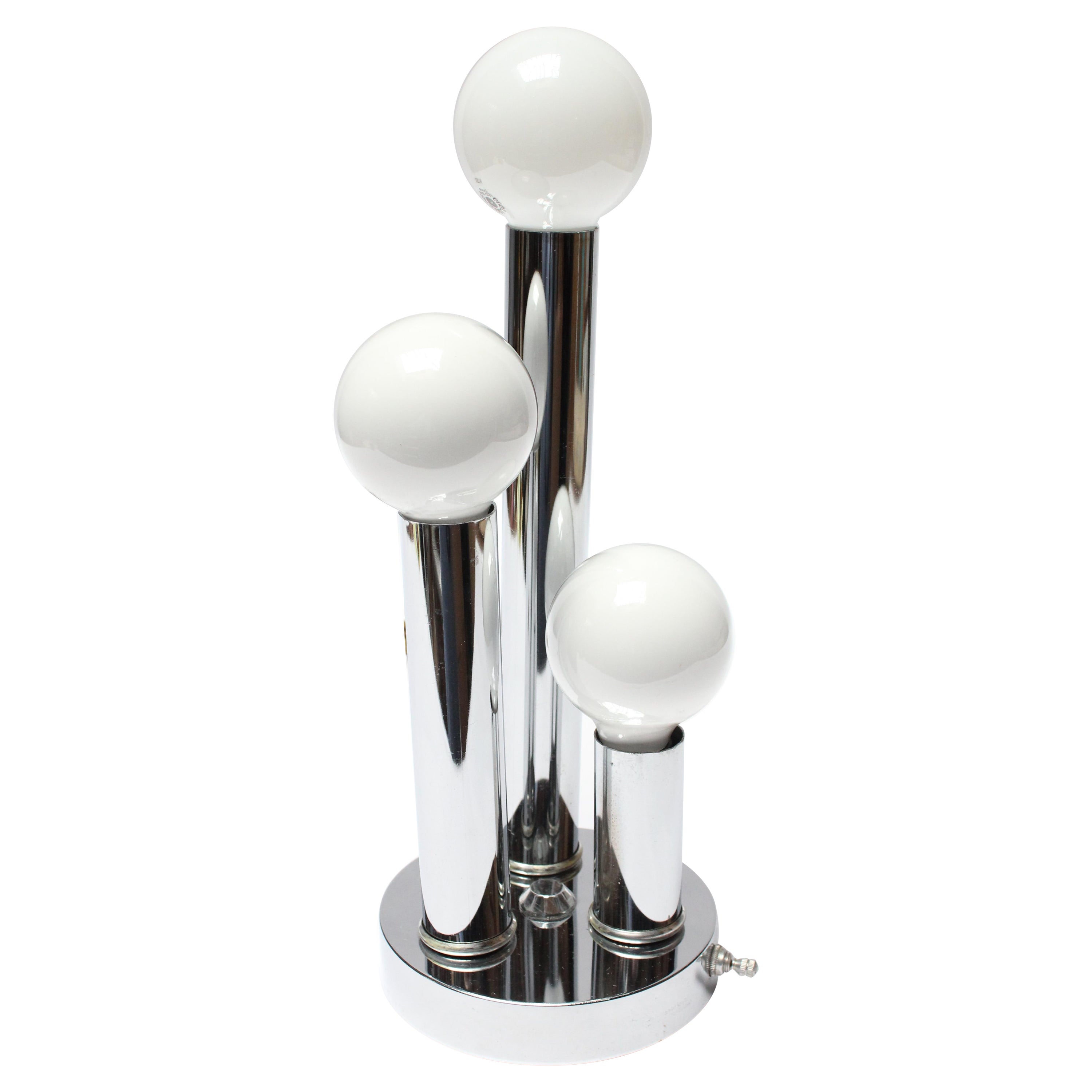 Lampe de bureau à trois pieds en chrome de style américain moderne du milieu du siècle dernier en vente