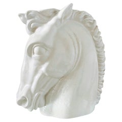 Busto di cavallo romano in ceramica bianca Art Deco, Italia, anni '70 ca.