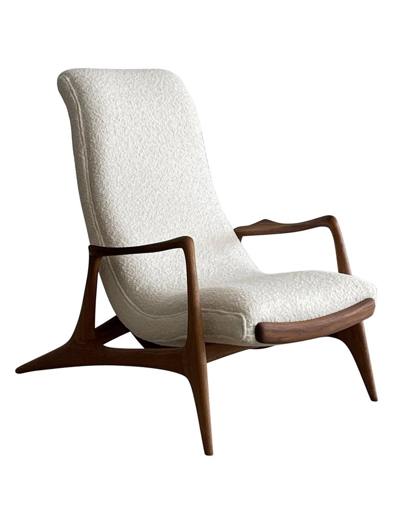 Vladimir Kagan, Lounge Chair, Walnut, White Bouclé, Kagan-Dreyfuss, Inc, c. 1950 For Sale