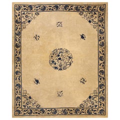 Antiquités chinoises, tapis de Pékin 8' 0'' x 9' 7''