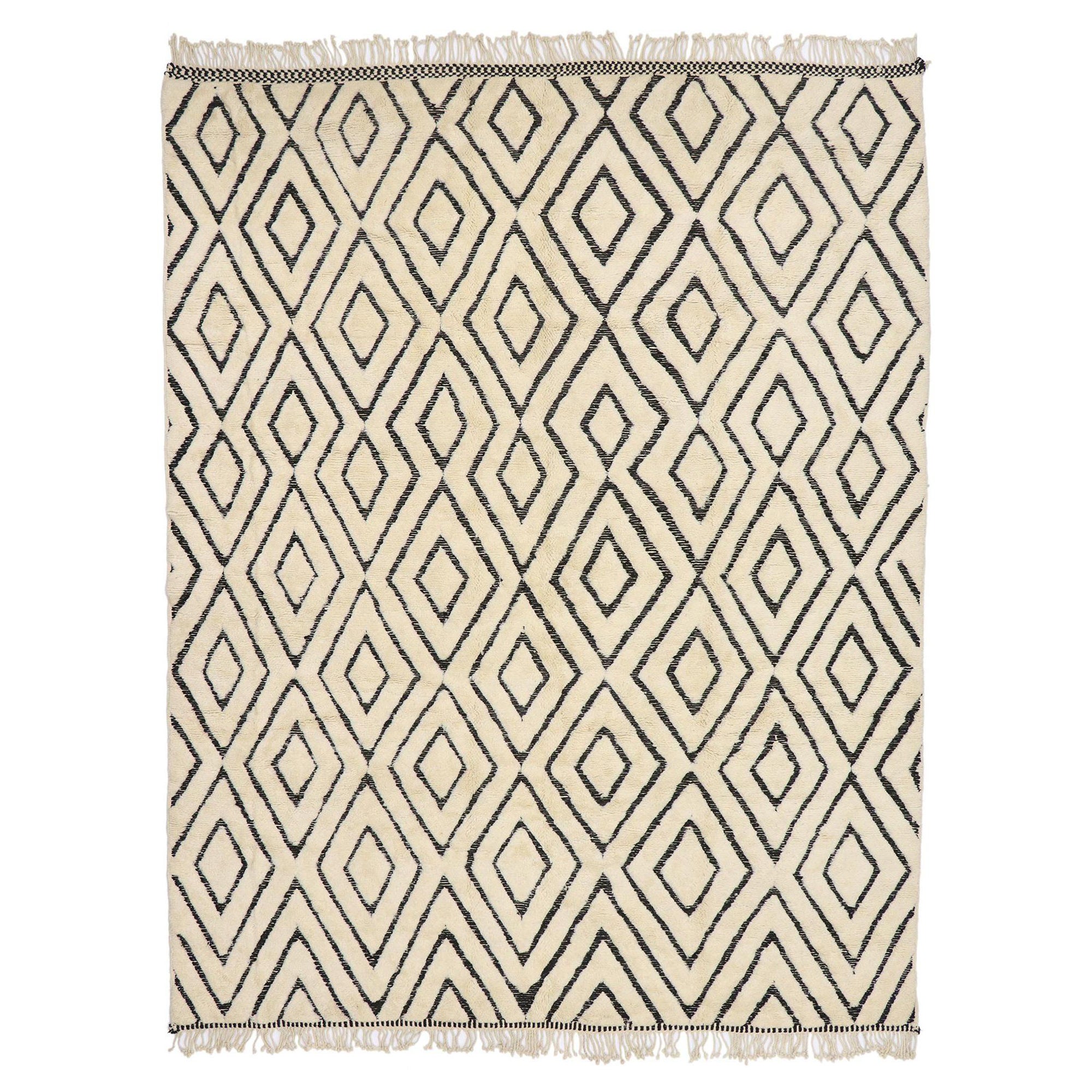 New Contemporary Berber Moroccan Rug with Modernist Style For Sale
