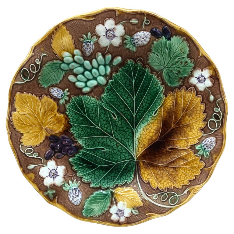 19th Century Majolica Strawberry Plate Wedgwood For Sale