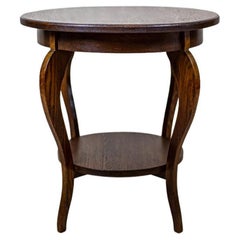 Round Oak End Table From the Early 20th Century