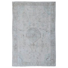 Tapis d'Oushak turc vintage à médaillons superposés sourds en taupe, bleu lt et brun