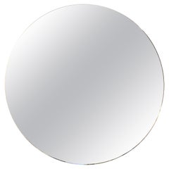 Runder runder Spiegel mit Silberrahmen