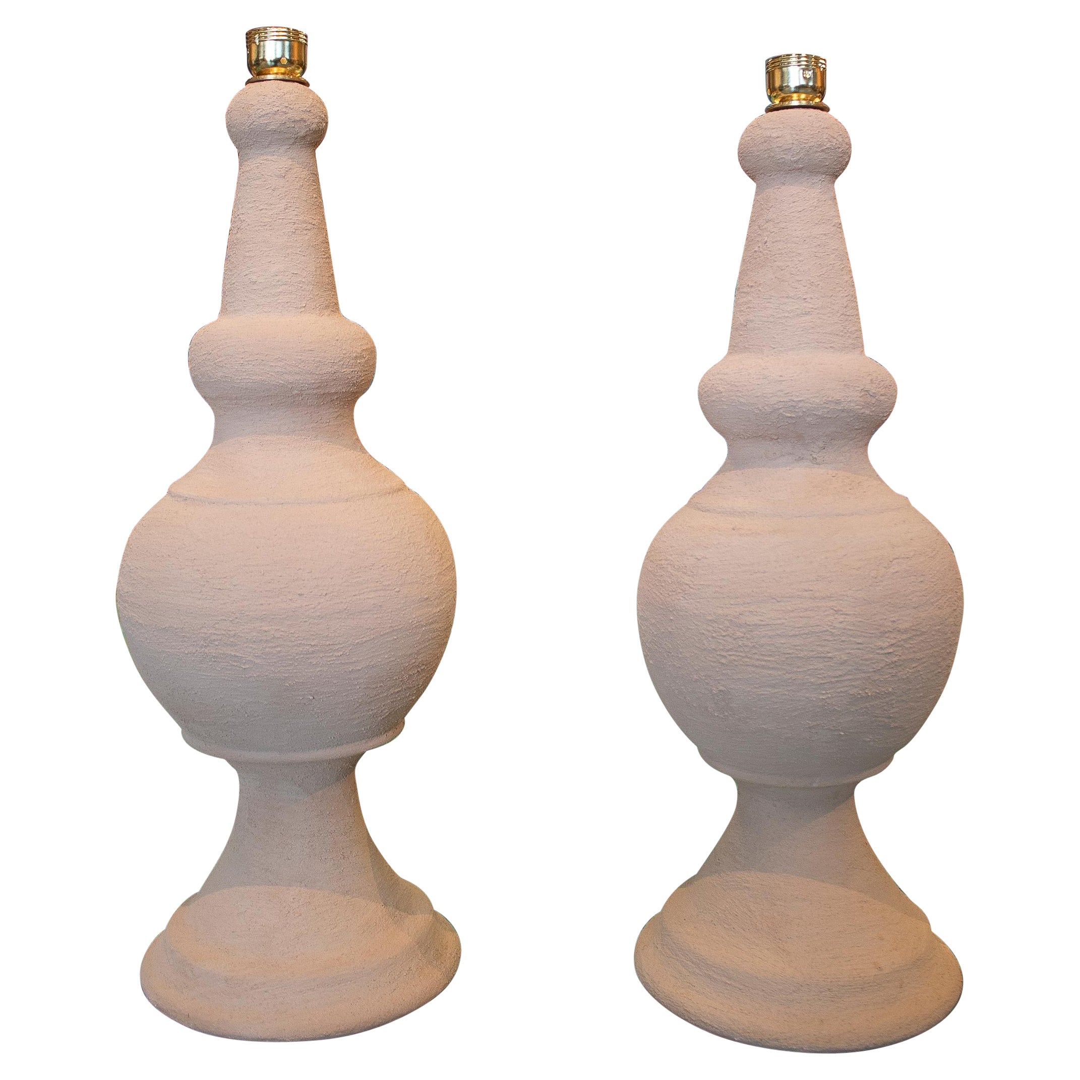 Paire de lampes de bureau espagnoles en céramique blanche fabriquées à la main dans les années 1980