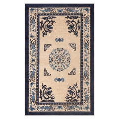 Tapis chinois du début du 20e siècle avec dragon de Pékin ( 4'2'' x 6'9'')  - 127 x 206 )