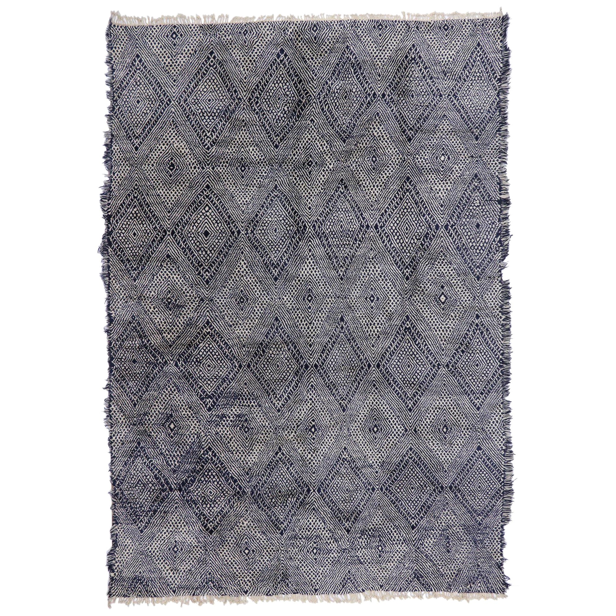 New Contemporary Berber Moroccan Rug with Modern Style For Sale