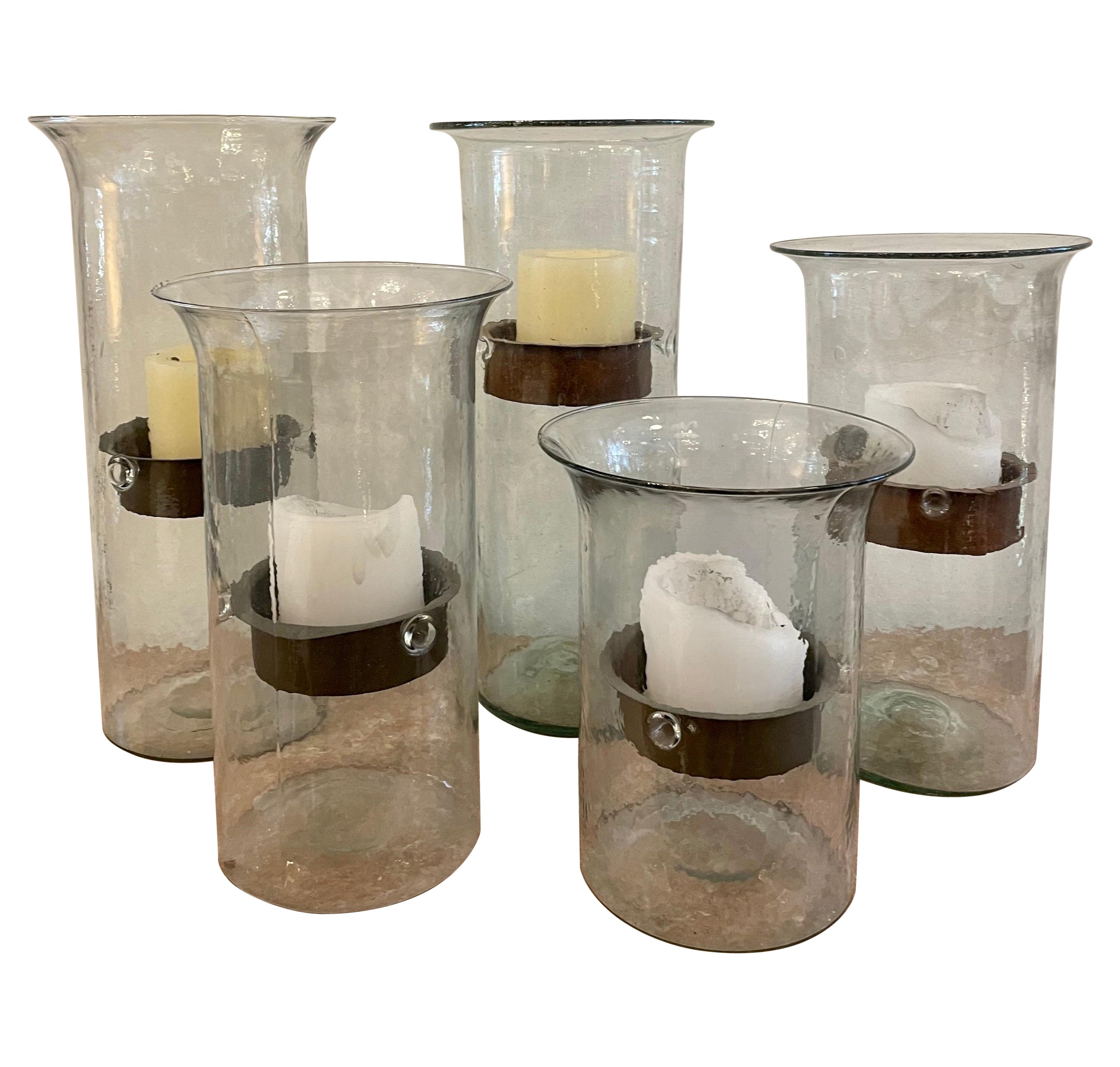Ensemble de cinq lanternes vintage en verre moulé « 5 » en forme d'ouragan en vente