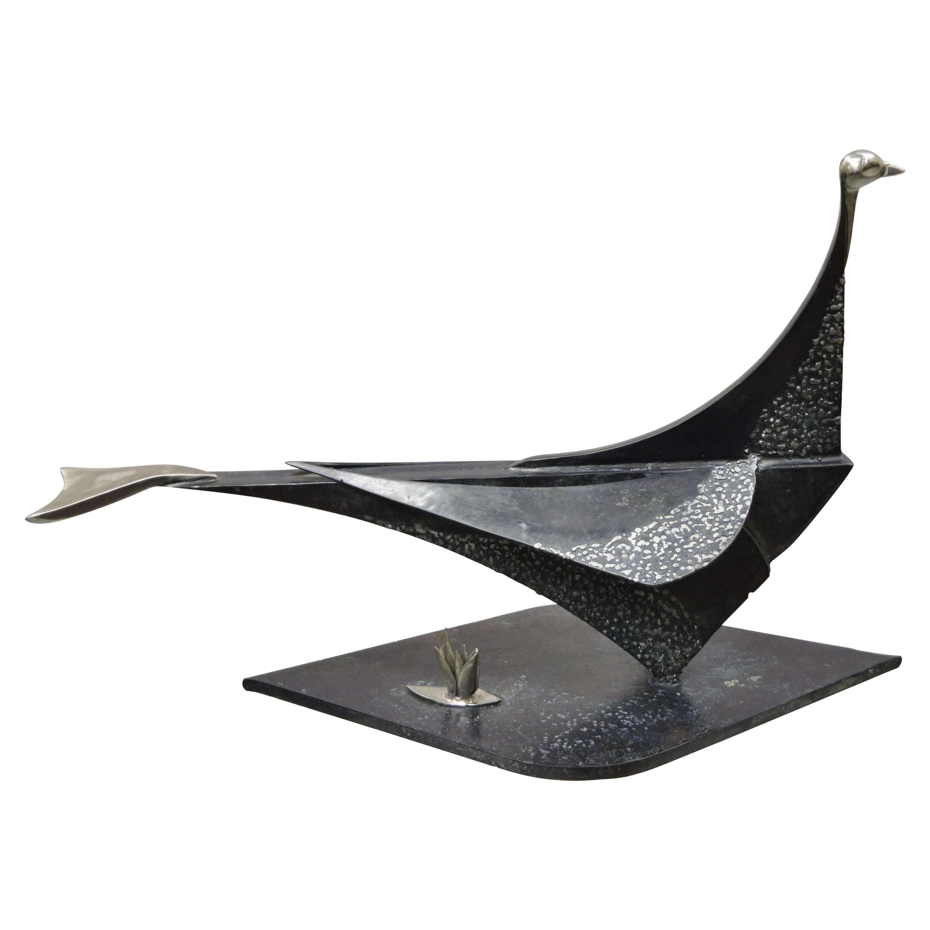 Grande sculpture d'oiseau brutaliste moderne en métal et acier, artiste métallique
