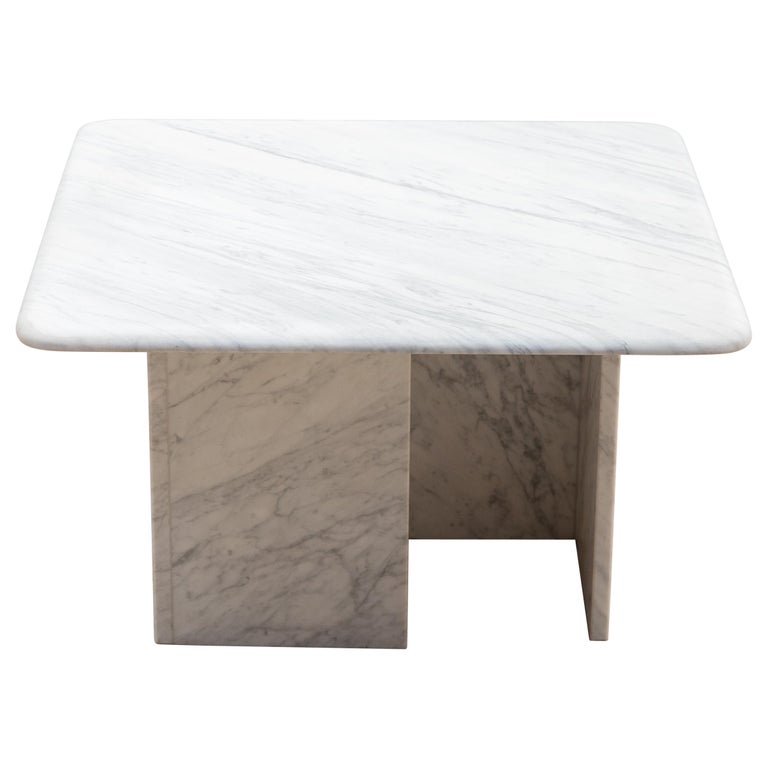 White Carrara Marble Coffee-Table, 1970s Italy For Sale