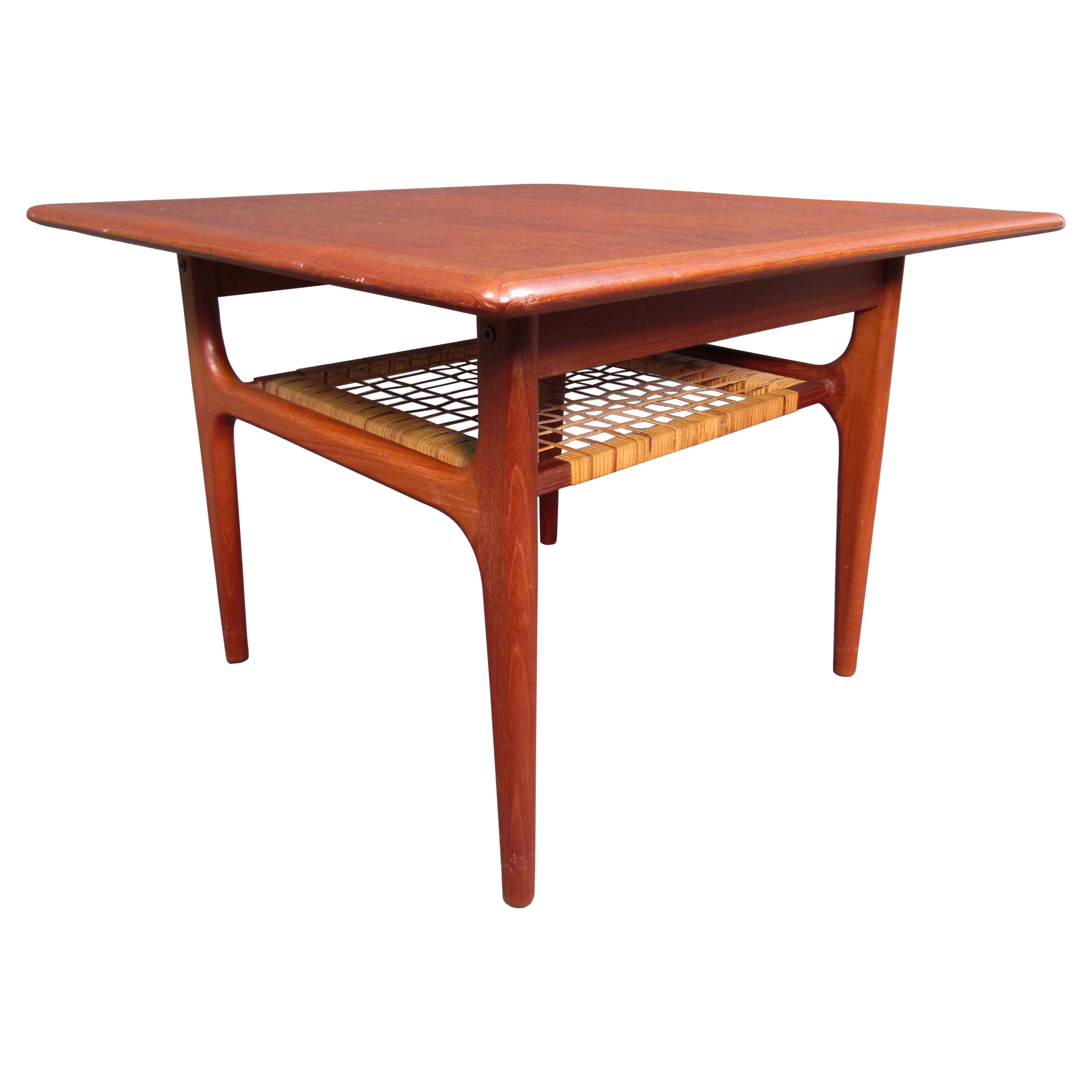 Table d'extrémité danoise moderne vintage  en vente