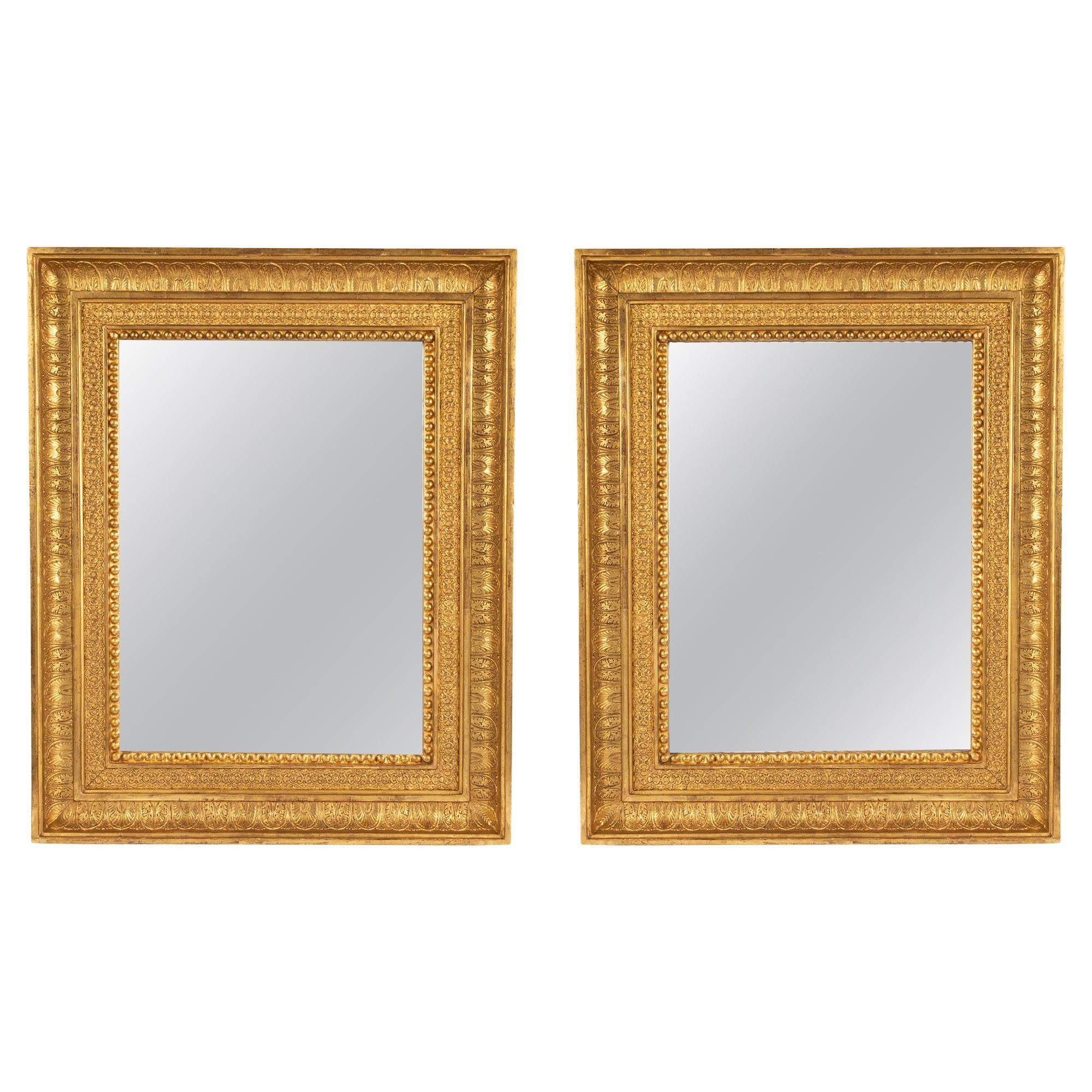 Paire de miroirs en bois doré de style Louis XVI du 19ème siècle français en vente