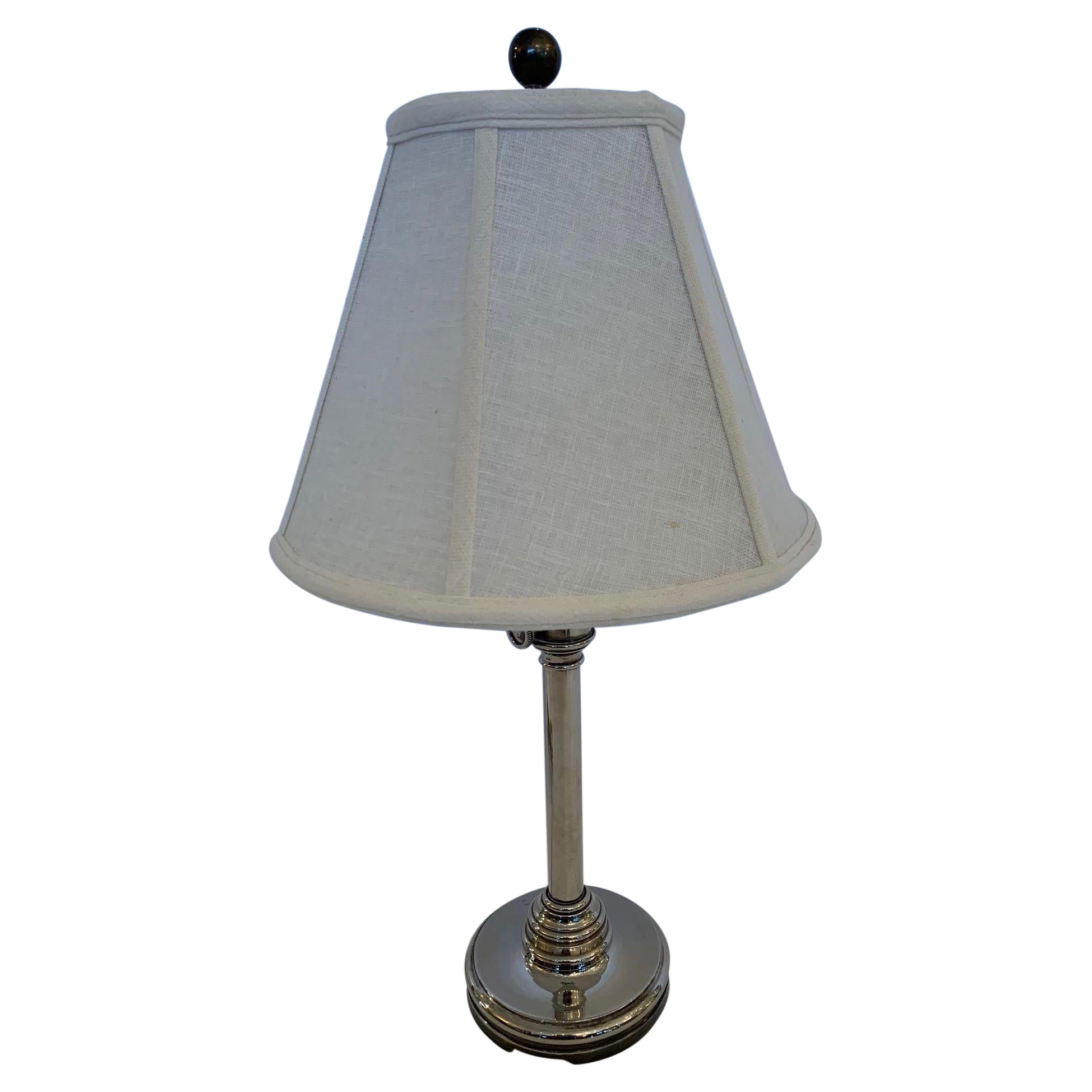 Petite lampe de bureau chromée de style classique en vente