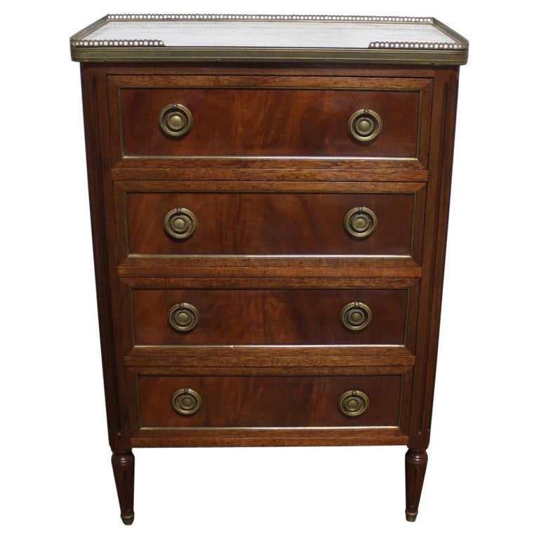 French 19th Century Louis XVI Small Commode For Sale
