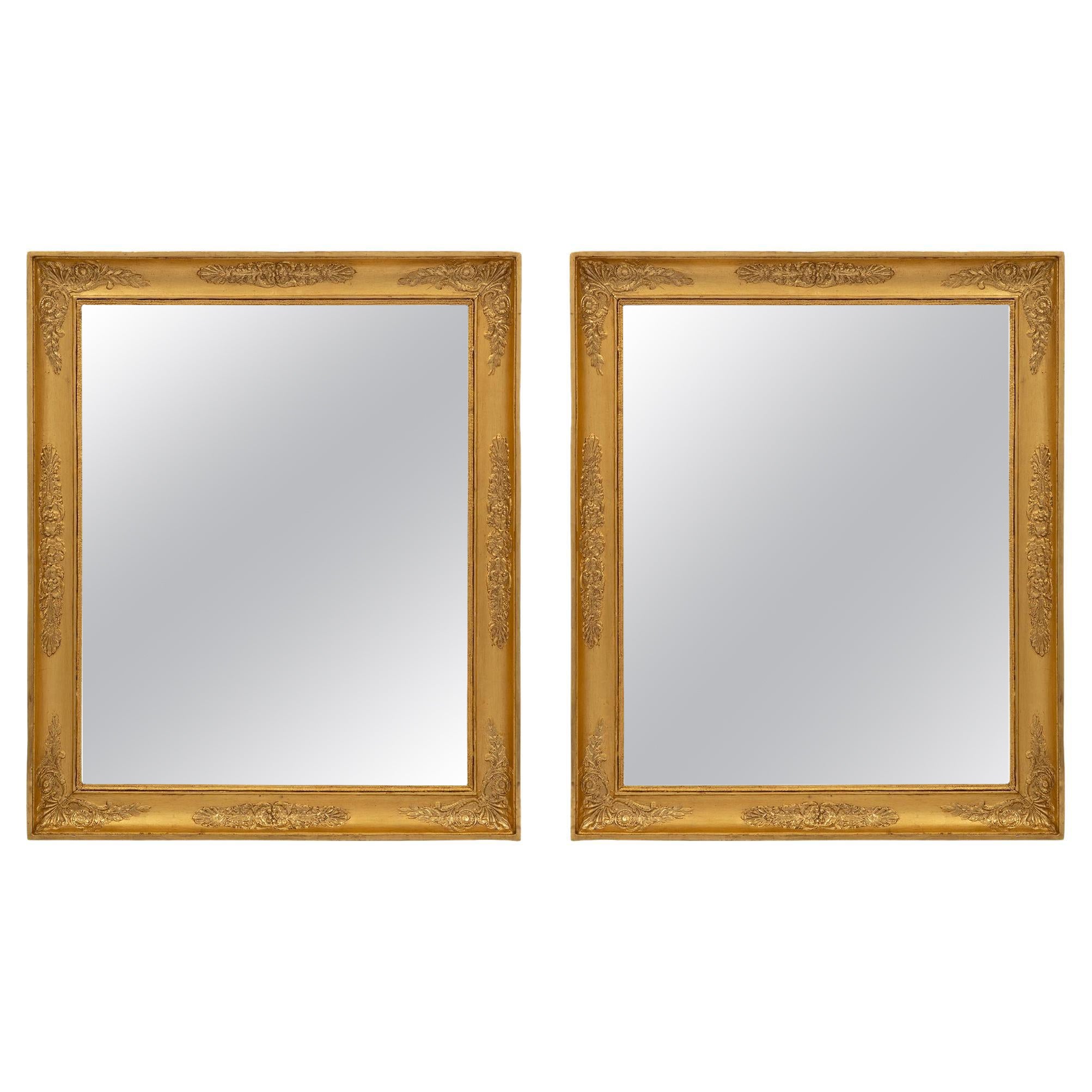 Paire de miroirs en bois doré de style néo-classique français du 19ème siècle