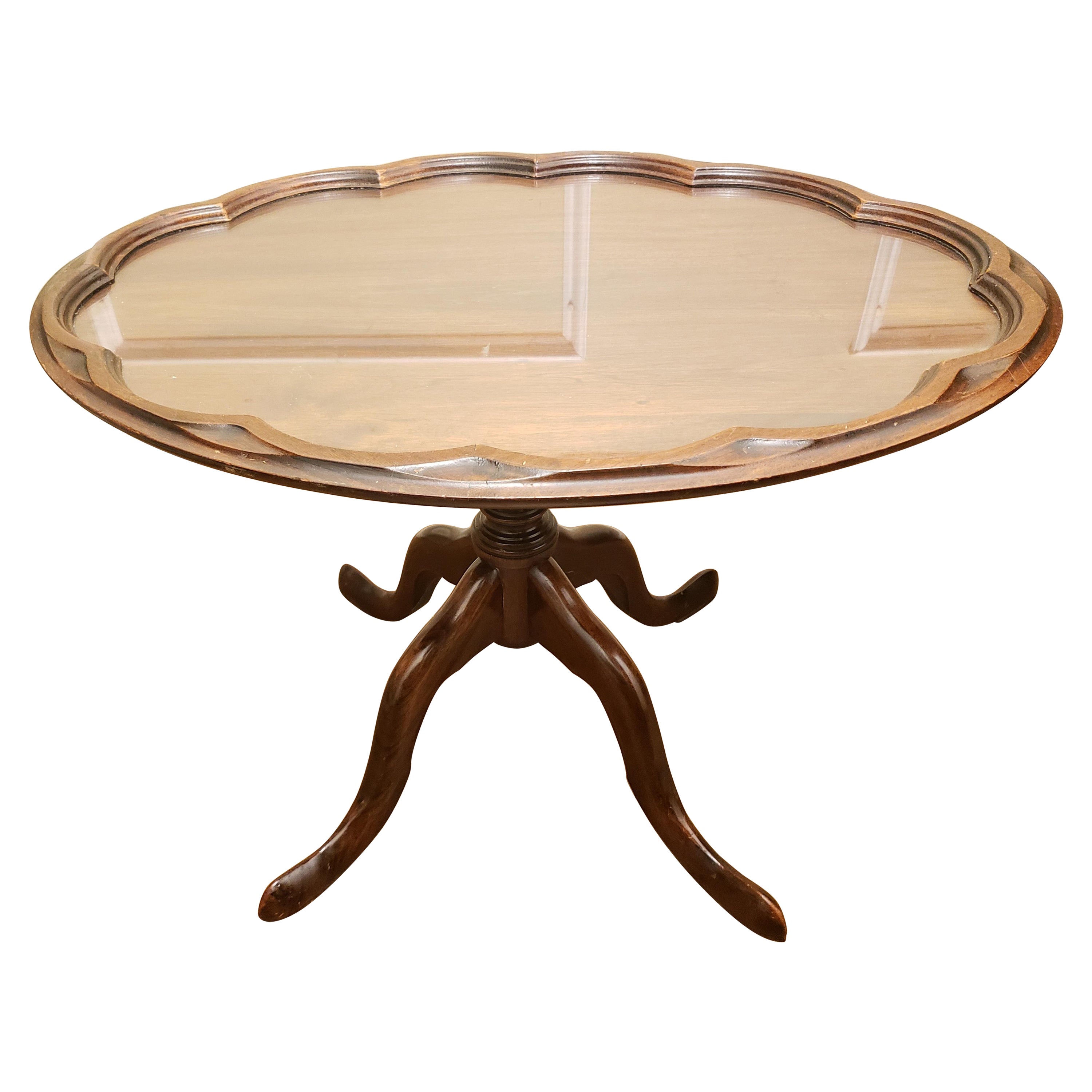 Georgian style vintage mahogany tray top pedestal table. Loose tray top.
Clean vintage condition of the 1940s. Measures 26.5W x 19.25D x 19H. Four legs pedestal for greater stability.