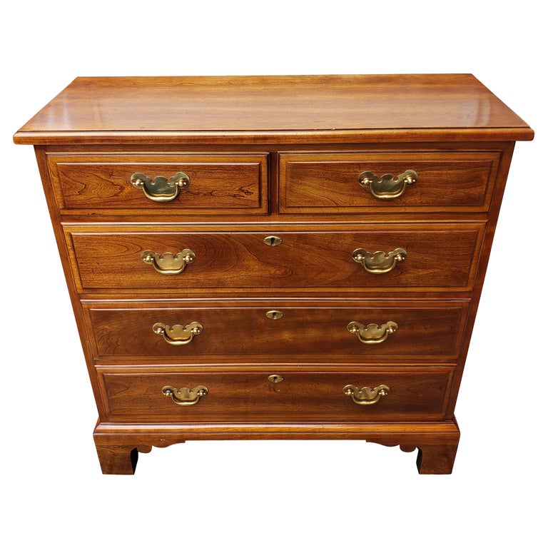 Vintage Statton Trutype Americana Oxford Cherry Dresser Chest In Good Condition For Sale In Germantown, MD