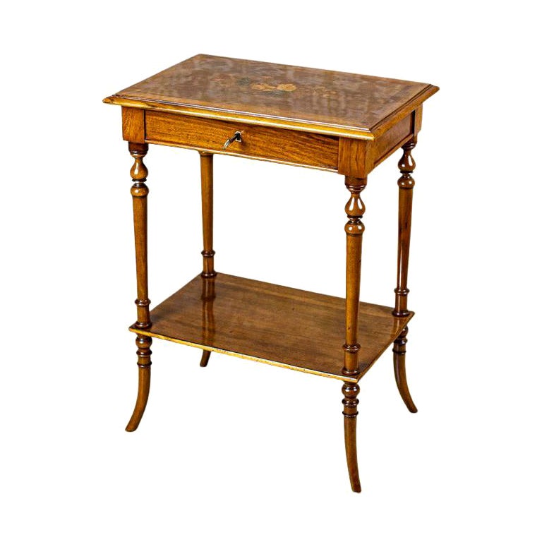 Table à couture du XIXe siècle avec plateau incrusté en vente
