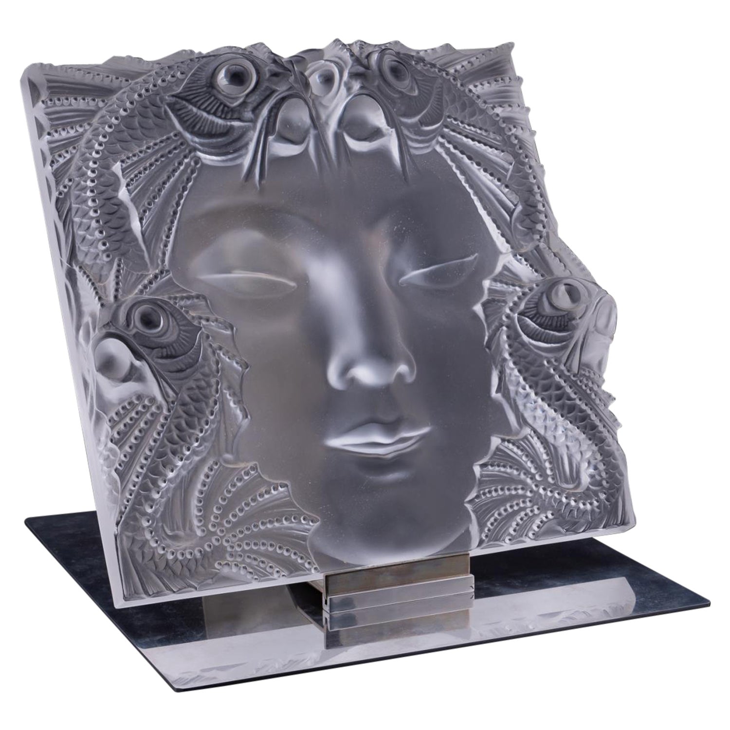 Plaque en cristal Lalique « Masque de Femme » sur pied En vente sur 1stDibs