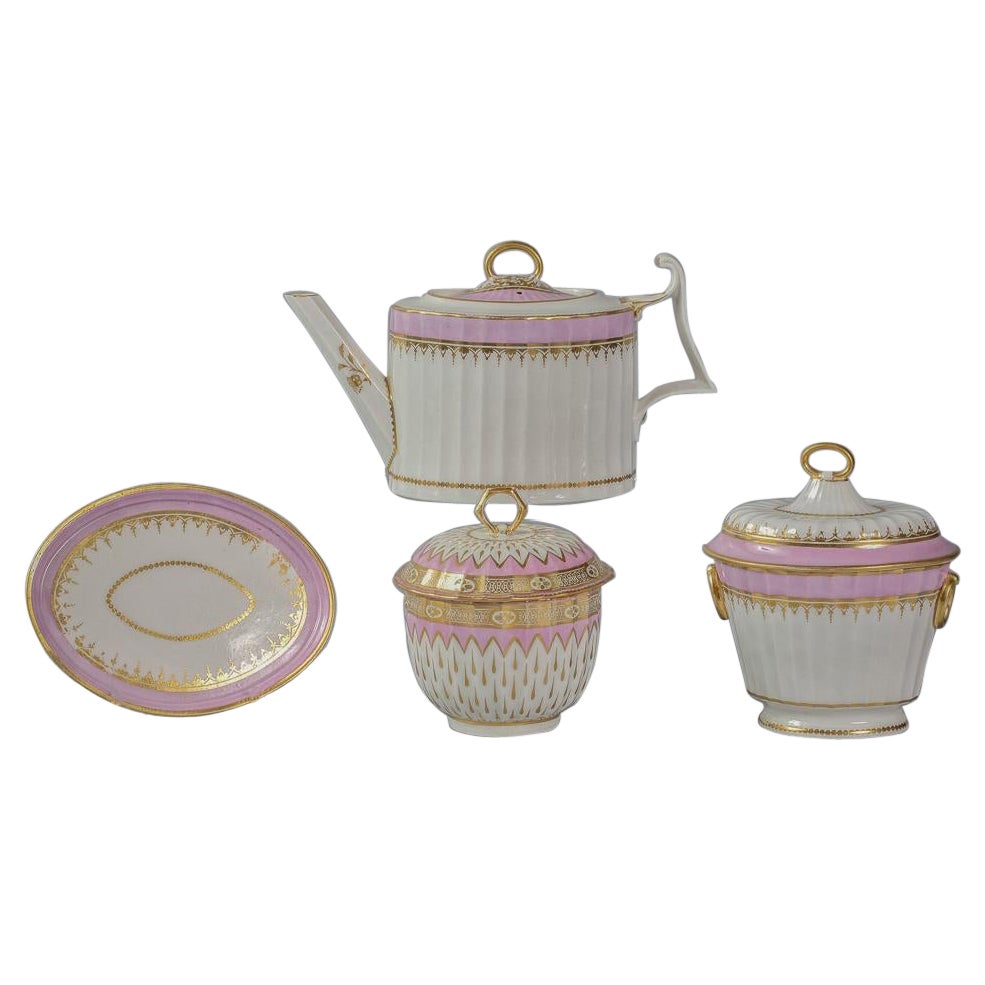Service à thé en porcelaine anglaise à fond rose cannelé, vers 1790