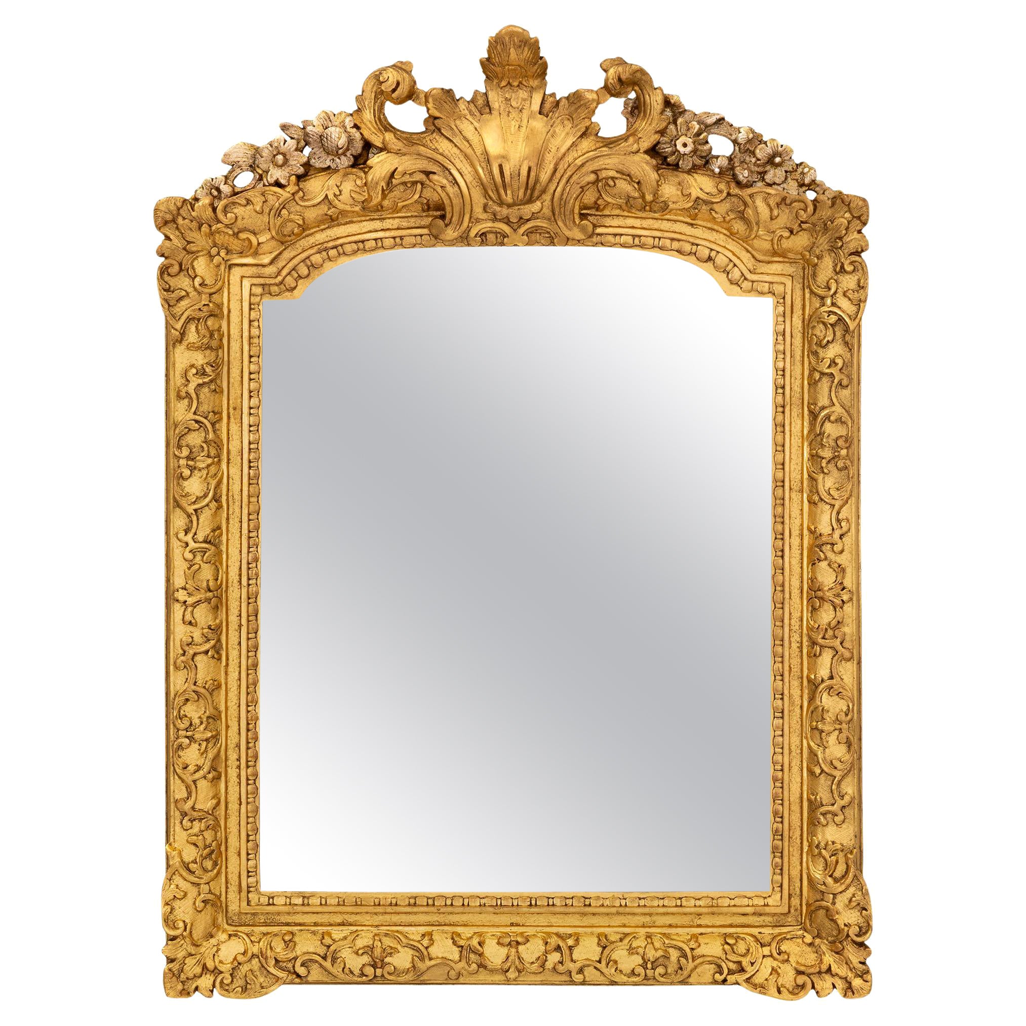 Specchio in legno dorato e mecca francese del periodo Régence dell'inizio del XVIII secolo