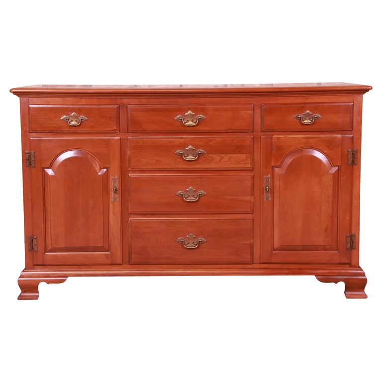 Ethan Allen Early American Cherry Wood Sideboard Credenza, Circa 1970s For Sale