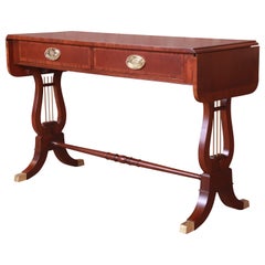 Table console Regency anglaise en acajou à base en forme de lyre, revernie, Baker Furniture