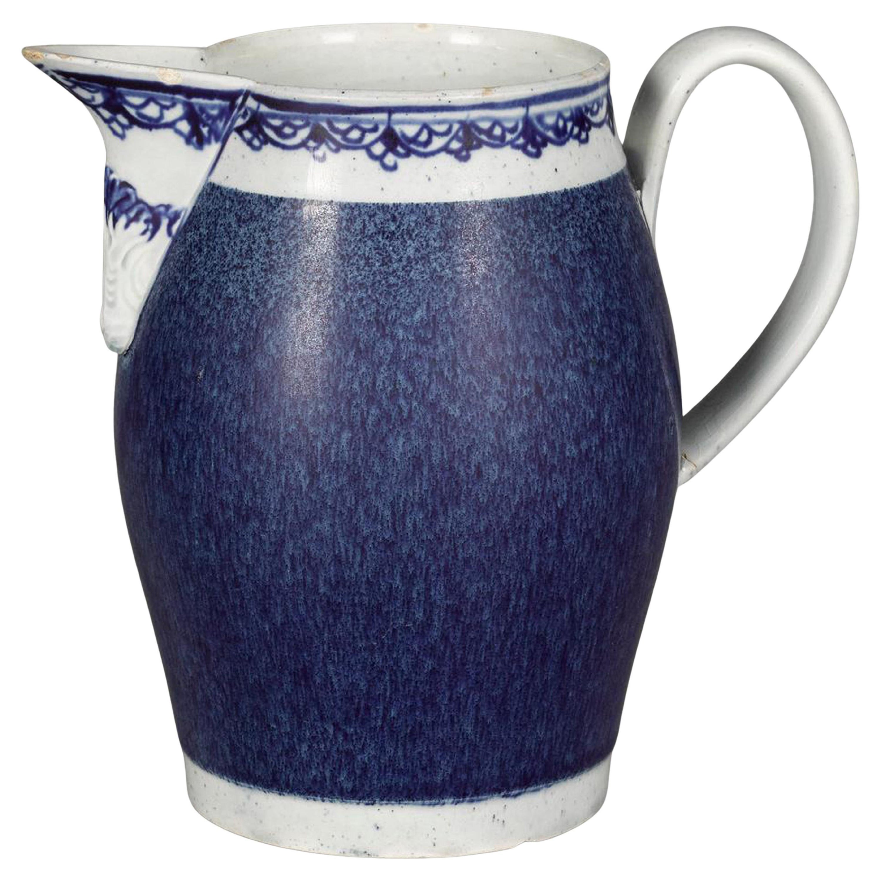 Jarra de cerámica inglesa Pearlware con vidriado azul moteado