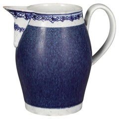 Pichet en poterie anglaise perlée avec glaçure bleue mouchetée