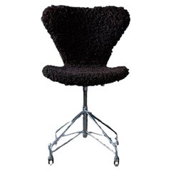 Arne Jacobsen for Fritz Hansen Brown Shearling Swivel Chair