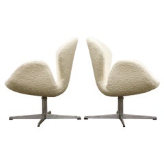Vintage 'Swan' Chairs in Bouclé by Arne Jacobsen for Fritz Hansen, Signed and Dated 1969