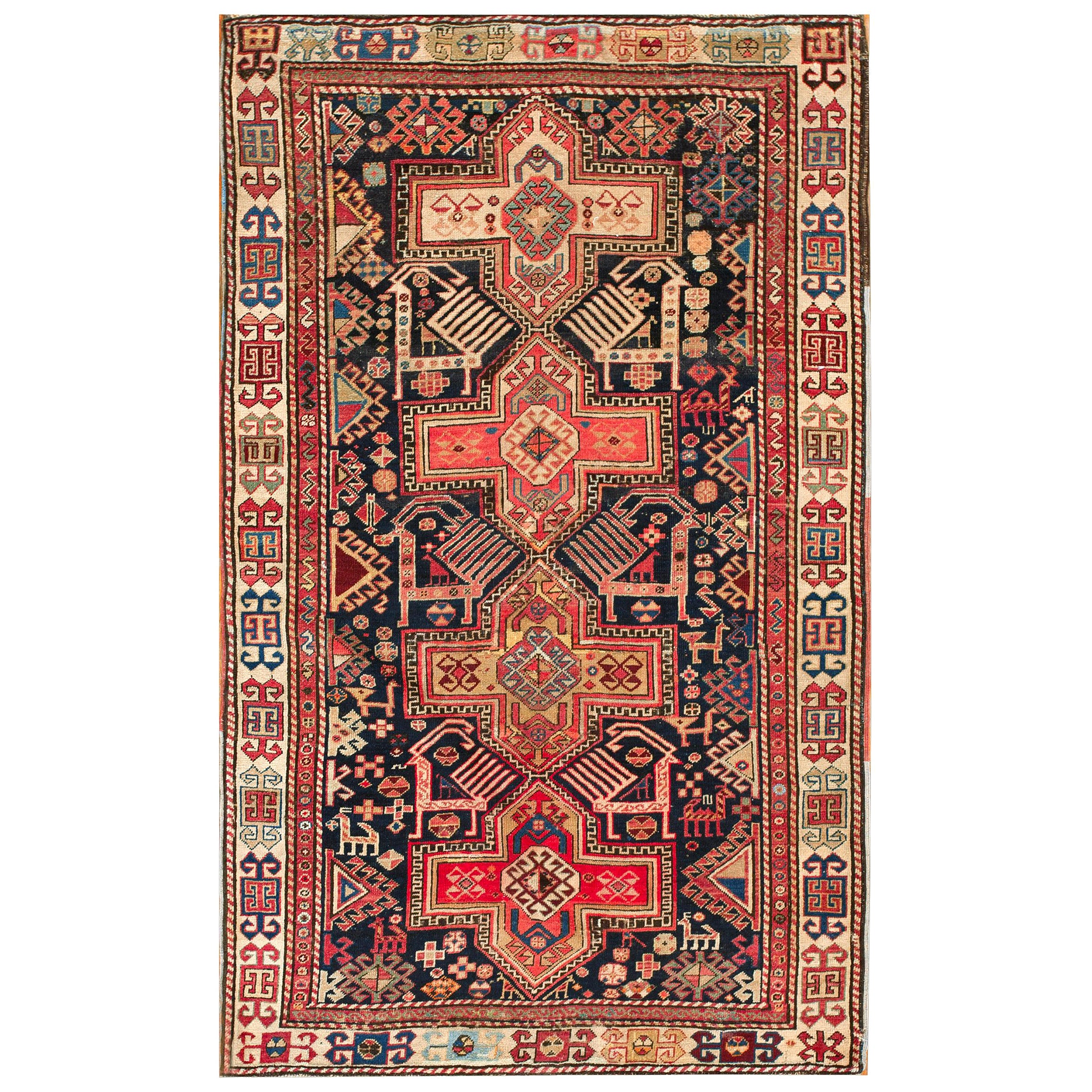 Tapis du Caucase ancien de 3' 6'' x 5' 10'' en vente