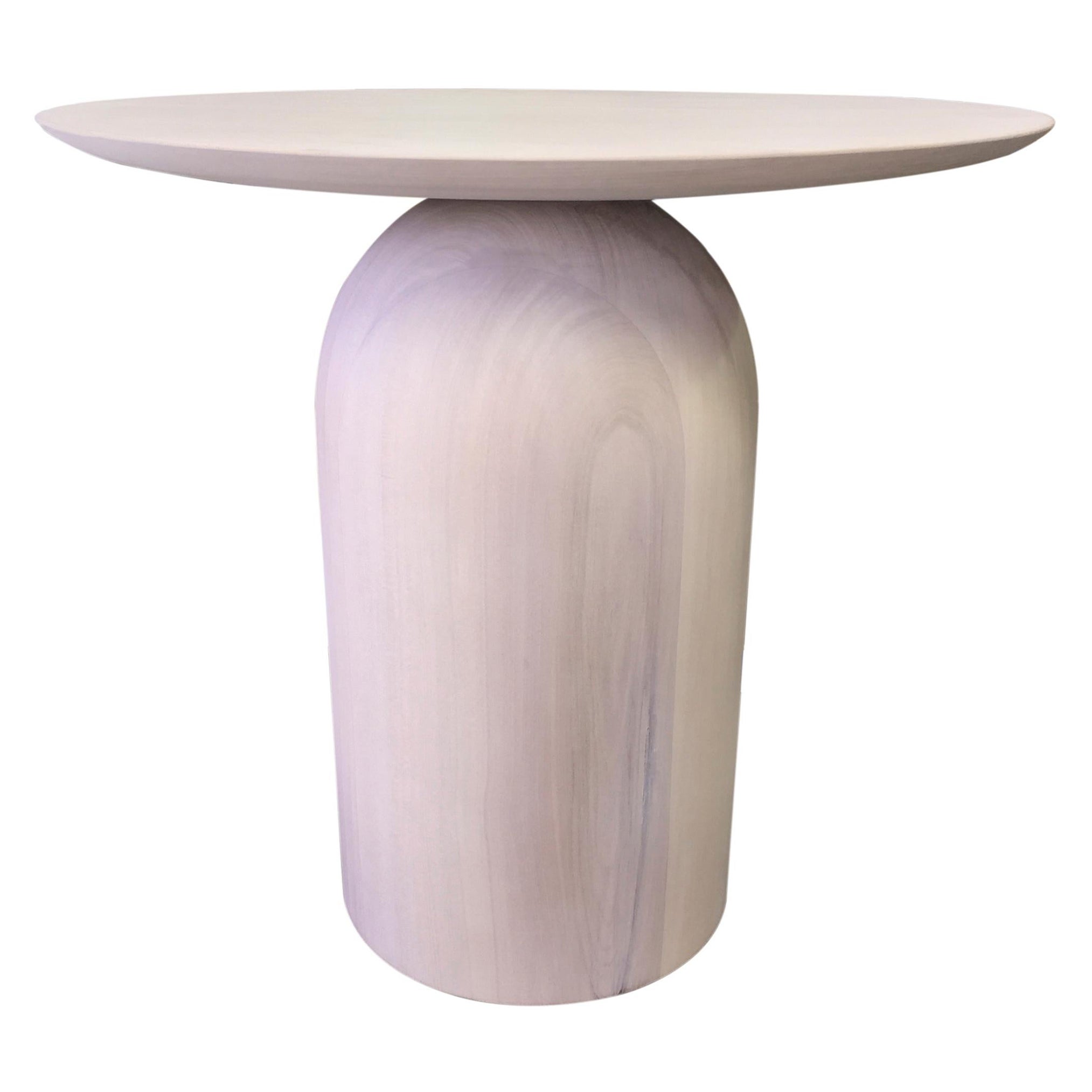 Œuf  Table d'appoint 24 x 24 de Wende Reid, minimaliste, moderne et organique, originale en vente