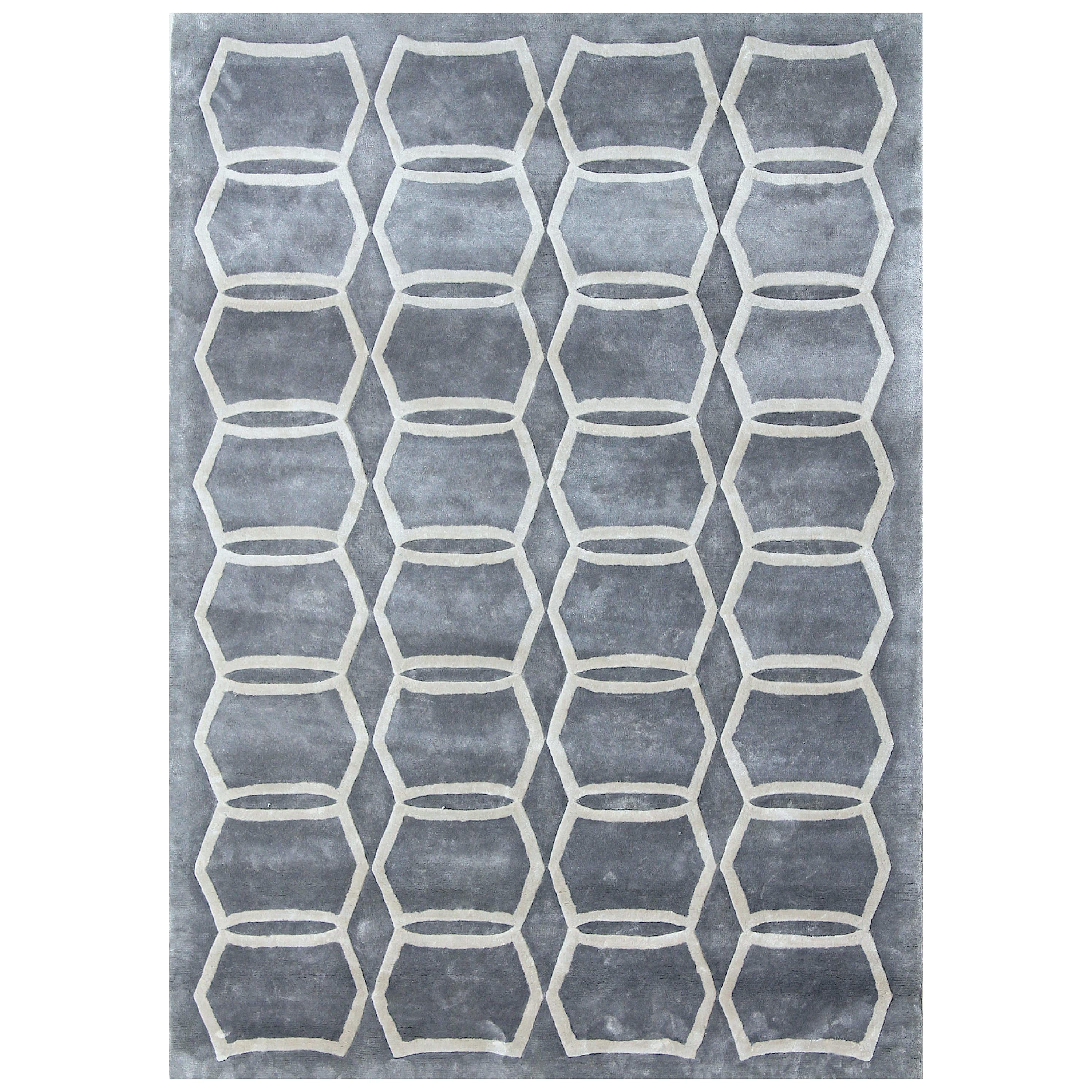 TRAPEZA Handgetufteter moderner geometrischer Seidenteppich in Taupegrau von Hand im Angebot