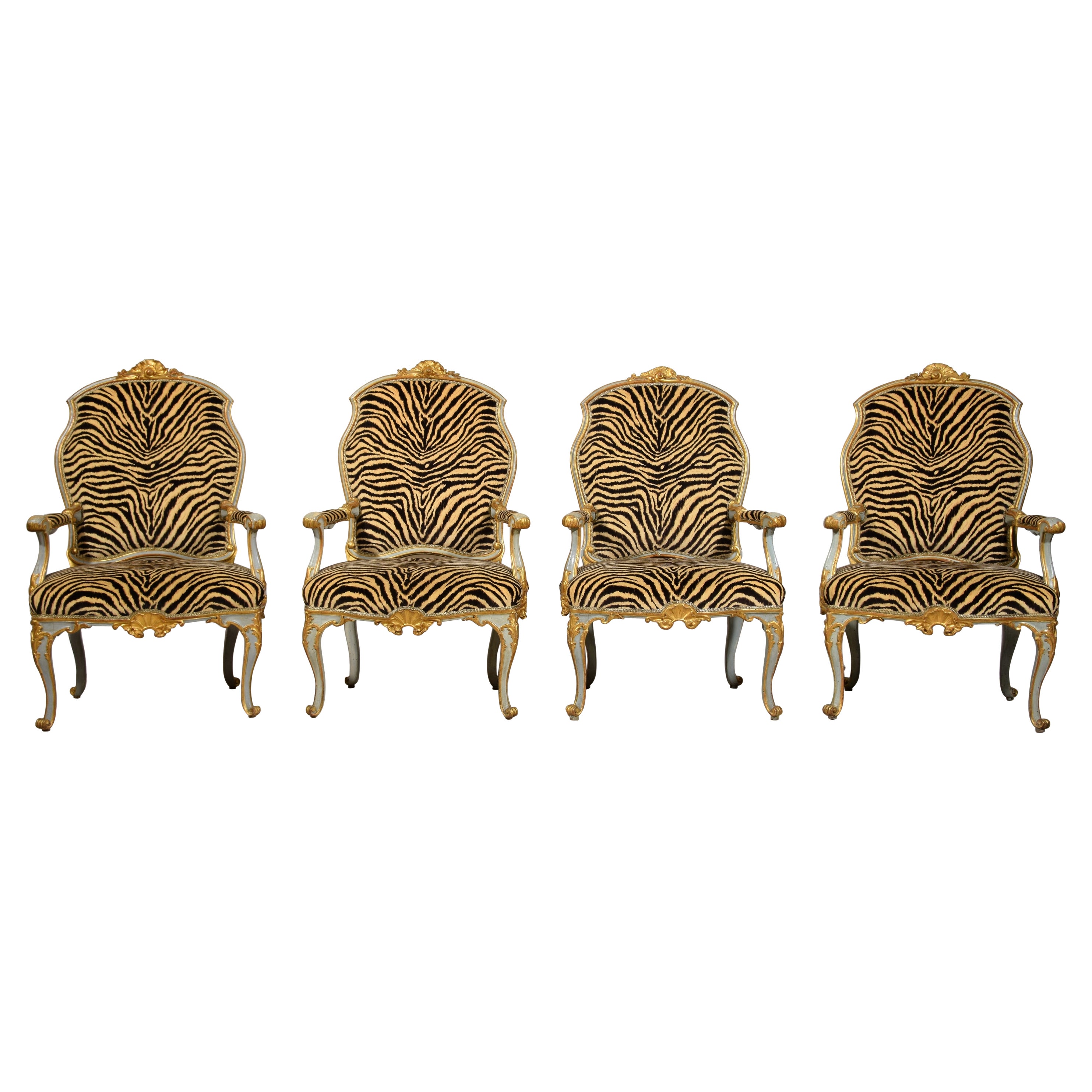 Vier große italienische Sessel aus lackiertem vergoldetem Holz aus dem 18. Jahrhundert