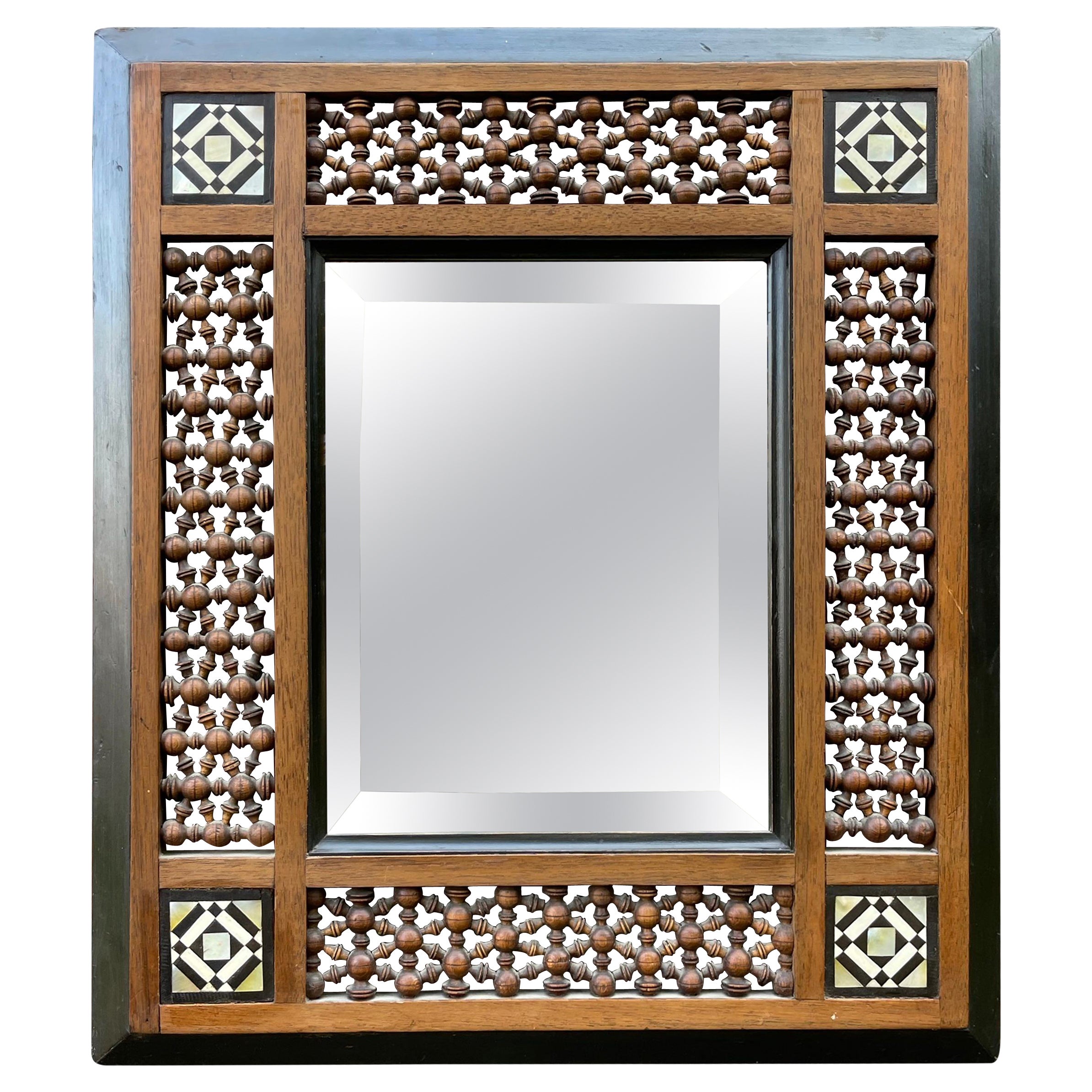 Superbe cadre / miroir espagnol ancien en bois, incrusté et tourné