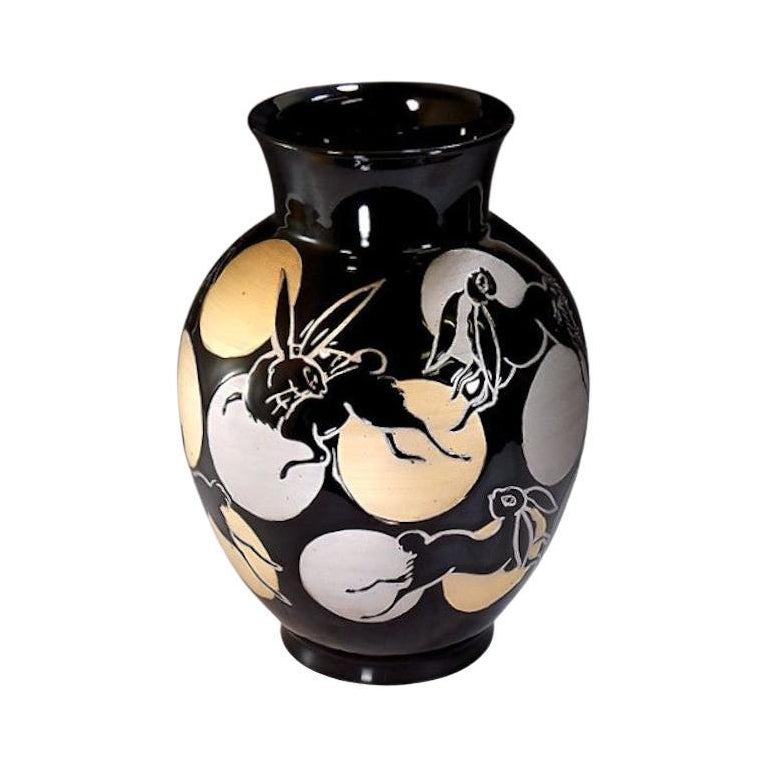 Vase japonais contemporain en porcelaine noire et platine par un maître