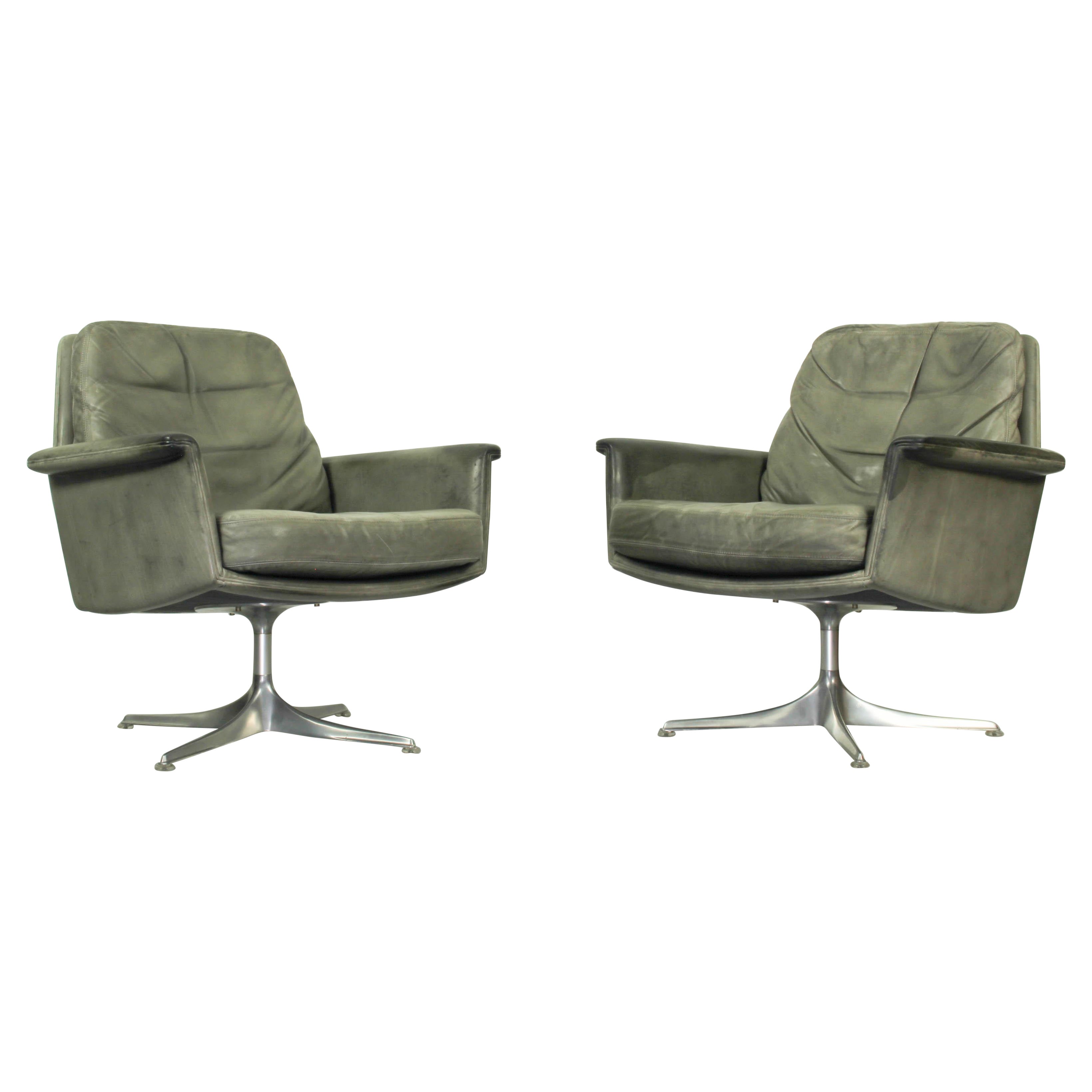 Ensemble de 2 chaises pivotantes Sedia par Horst Brning pour Cor, années 1960, cuir gris